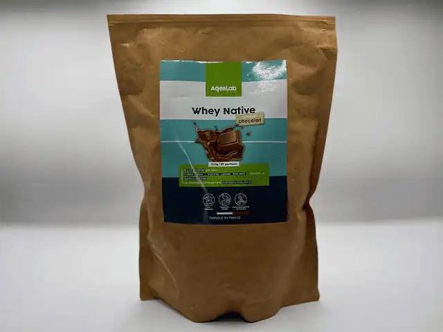 Photo personnelle NabFit.fr du sachet de Whey Native de la marque AqeeLab Nutrition