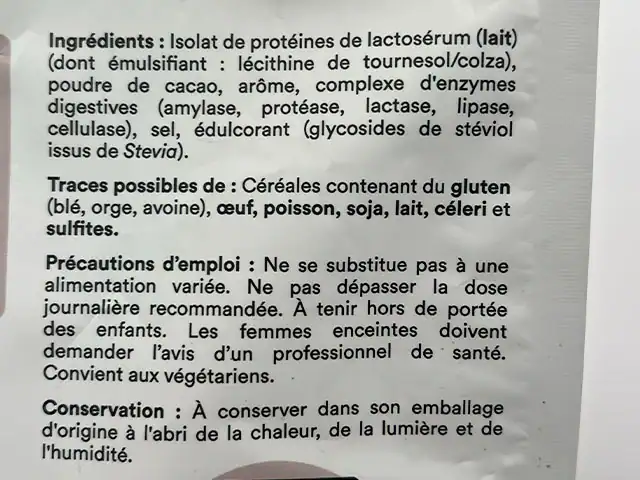 Isolat Whey Native Novoma que vaut cette protéine en poudre test avis composition ingrédients Photo personnelle NabFit.fr du dos du paquet d'Isolat de Whey Native de la marque de compléments alimentaires Novoma