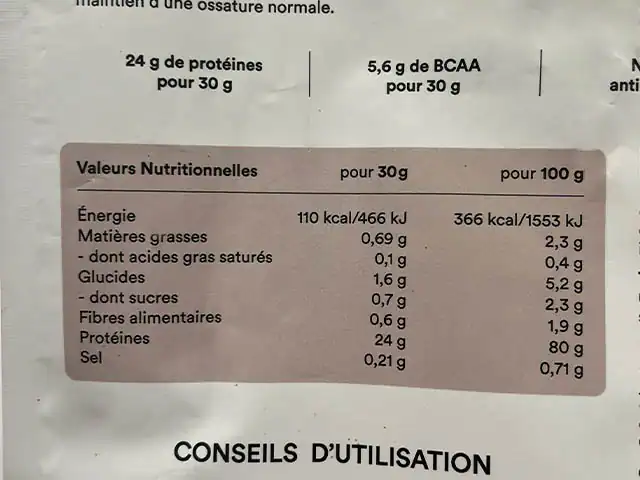 Isolat Whey Native Novoma que vaut cette protéine en poudre test avis valeurs nutritionnelles Photo personnelle NabFit.fr du dos du paquet affichant les valeurs nutritionnelles de l'Isolat de Whey Native Novoma