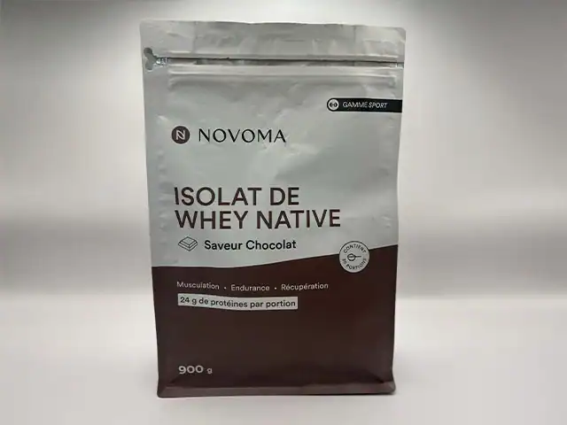 Photo personnelle NabFit.fr de l'avant du paquet d'Isolat de Whey Native Novoma, avec encoche