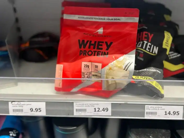 Avis marque Accelerate Nutrition qualité au ralenti prix avantageux whey protéine après Photo personnelle d'un paquet NabFit.fr de Whey Protein de la marque de compléments alimentaires Accelerate, fin juillet 2025 après une hausse de prix