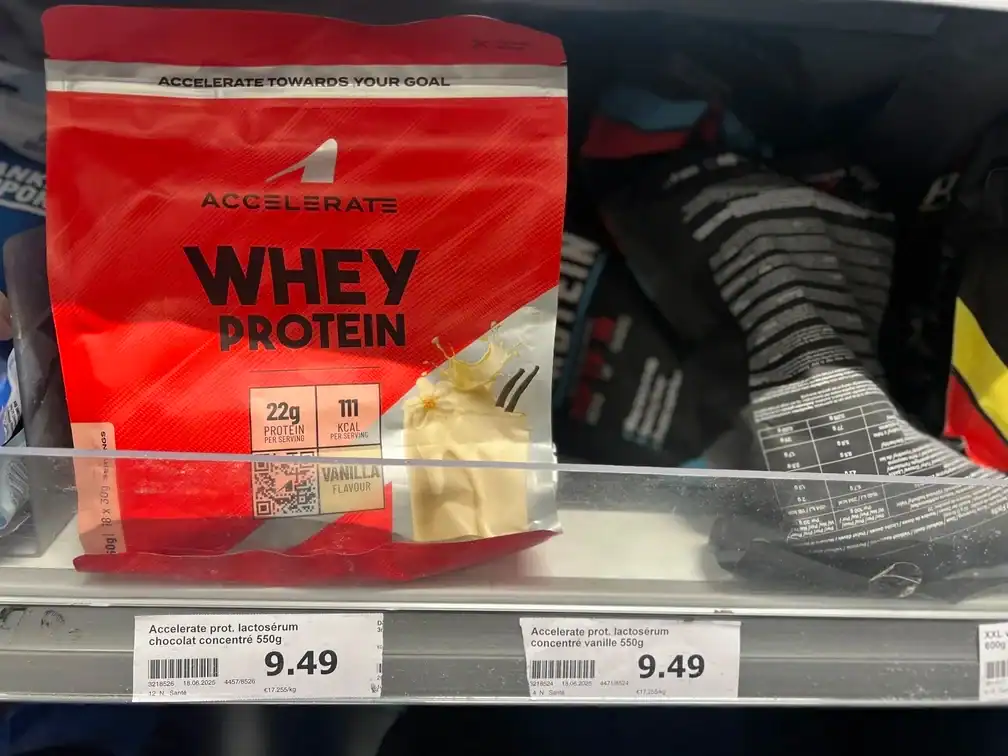 Photo personnelle NabFit.fr d'un paquet de Whey Protein de la marque de compléments alimentaires Accelerate, fin juillet 2025 avant une hausse de prix