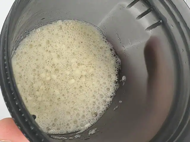 Photo personnelle NabFit.fr de l'Isolat de Whey Native Dynveo, après mélange