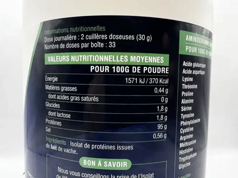 Photo personnelle NabFit.fr affichant les valeurs nutritionnelles de l'Isolat de Whey Native de la marque de compléments alimentaires Dynveo