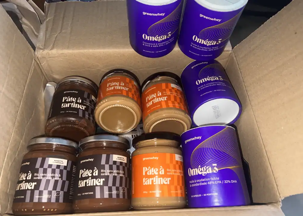 Photo personnelle NabFit.fr de compléments alimentaires GreenWhey, parmi lesquels des Oméga 3