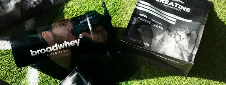 Illustration avec shaker et créatine monohydrate de la marque de compléments alimentaires Broadwhey