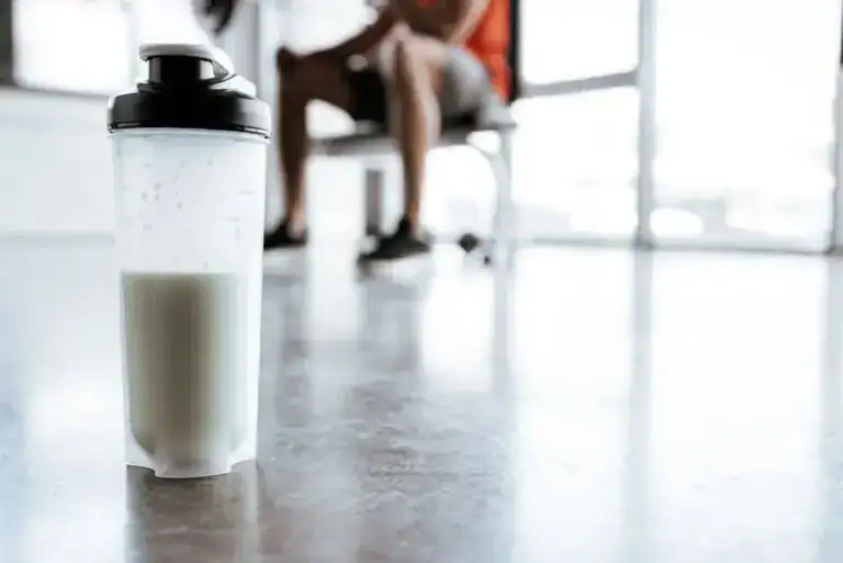 Whey avec eau ou lait quelle boisson melanger proteine en poudre avantages